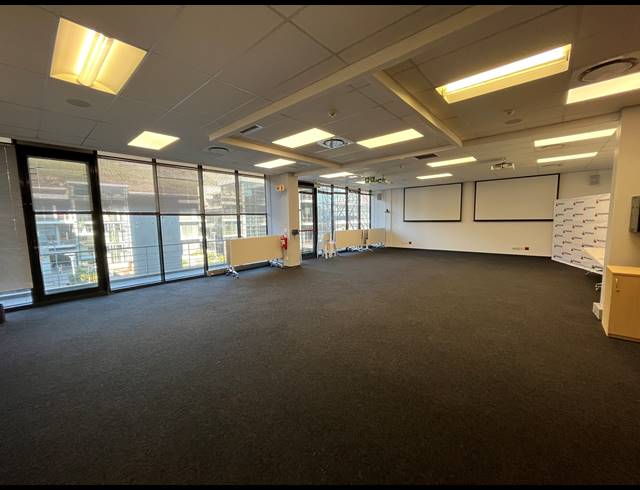 5,141M² OFFICE TO LET IN WOODSTOCK